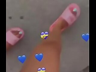 Sofia the milf shows her sexy toes